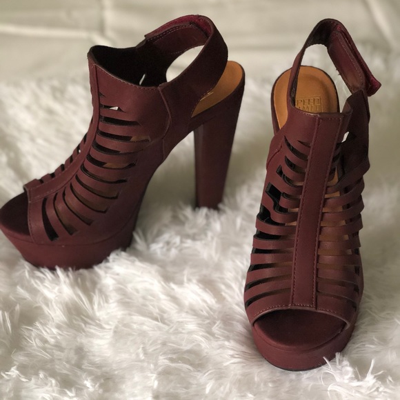 Speed Limit 98 Shoes - Burgundy heels